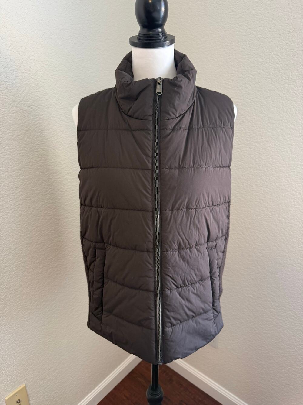 Athleta Brown Incline Hybrid Puffer Vest Merino Wool Blend Back Size XL